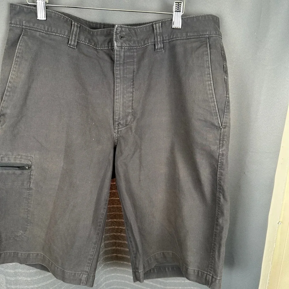 The North Face Mens Gray Utility Cargo Shorts Size 34 Hiking Outdoor Casual